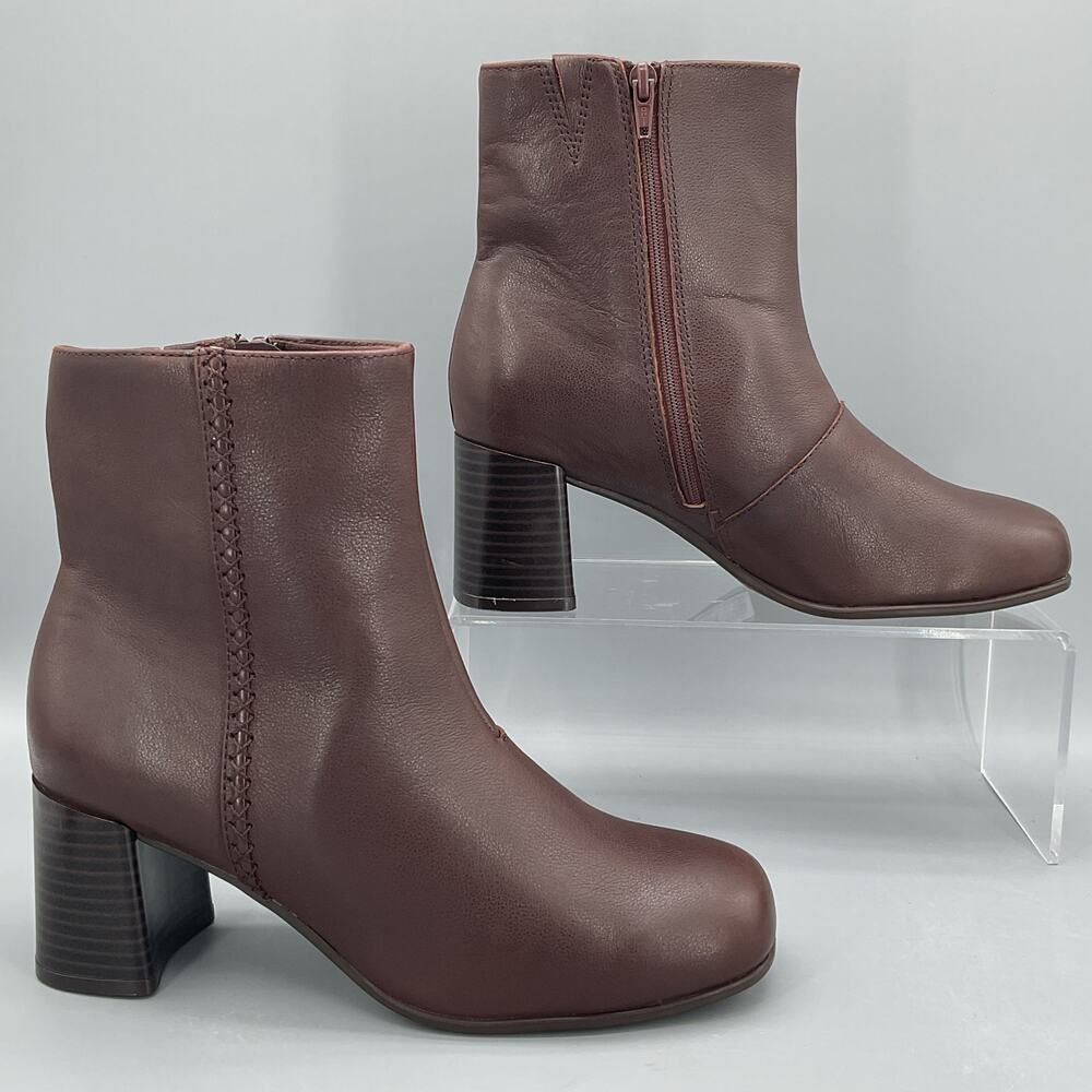 Clarks Women's Ankle Boots in Mauve Brown